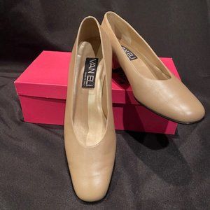 Vaneli, Evelle, Taupe with shimmer, Size 9S short heel pump.